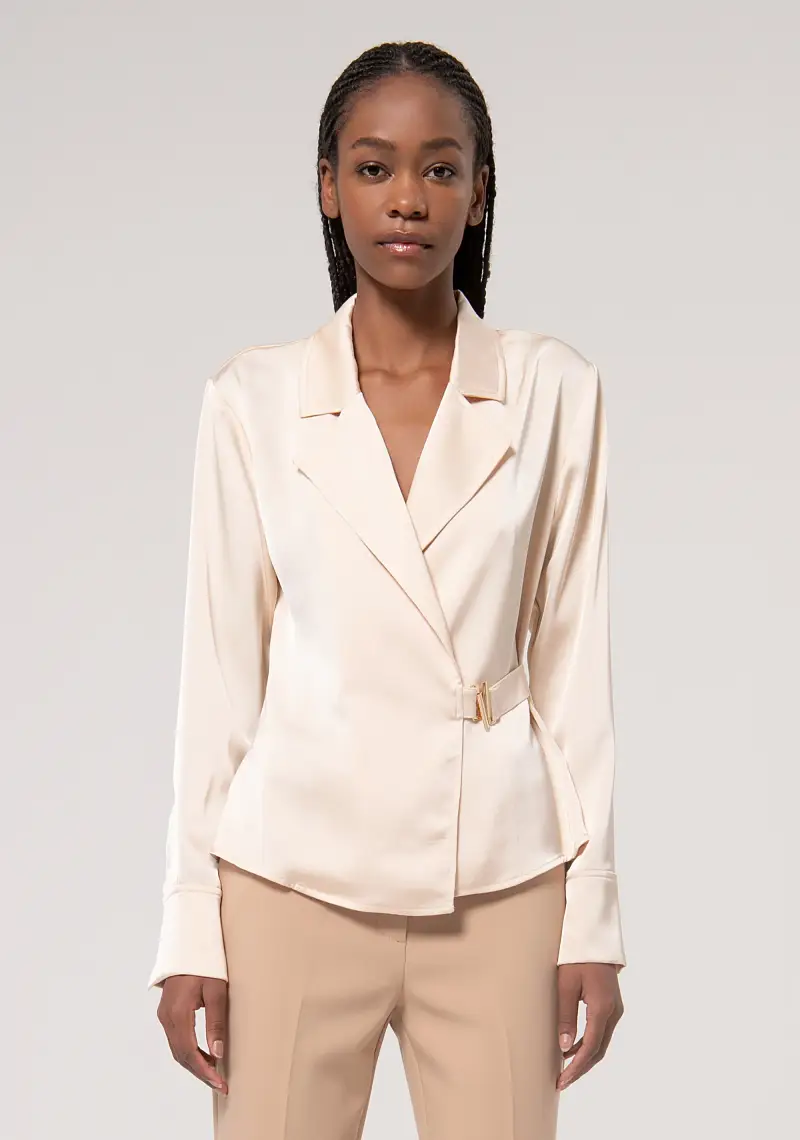 Blusa regular in raso