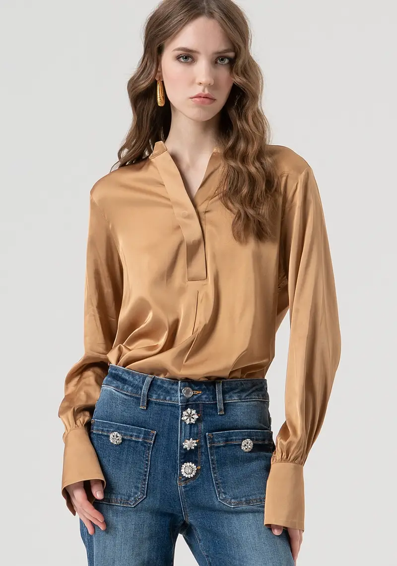 Blusa regular in raso