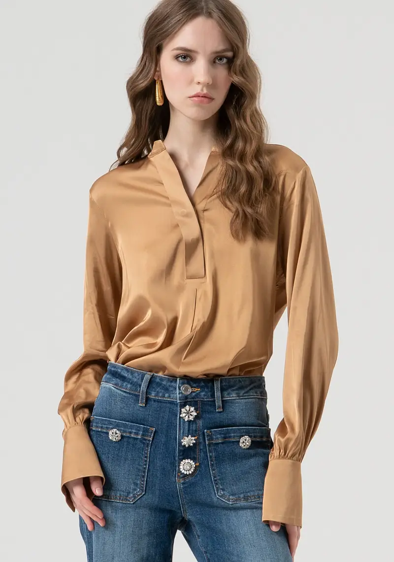 Blusa regular in raso