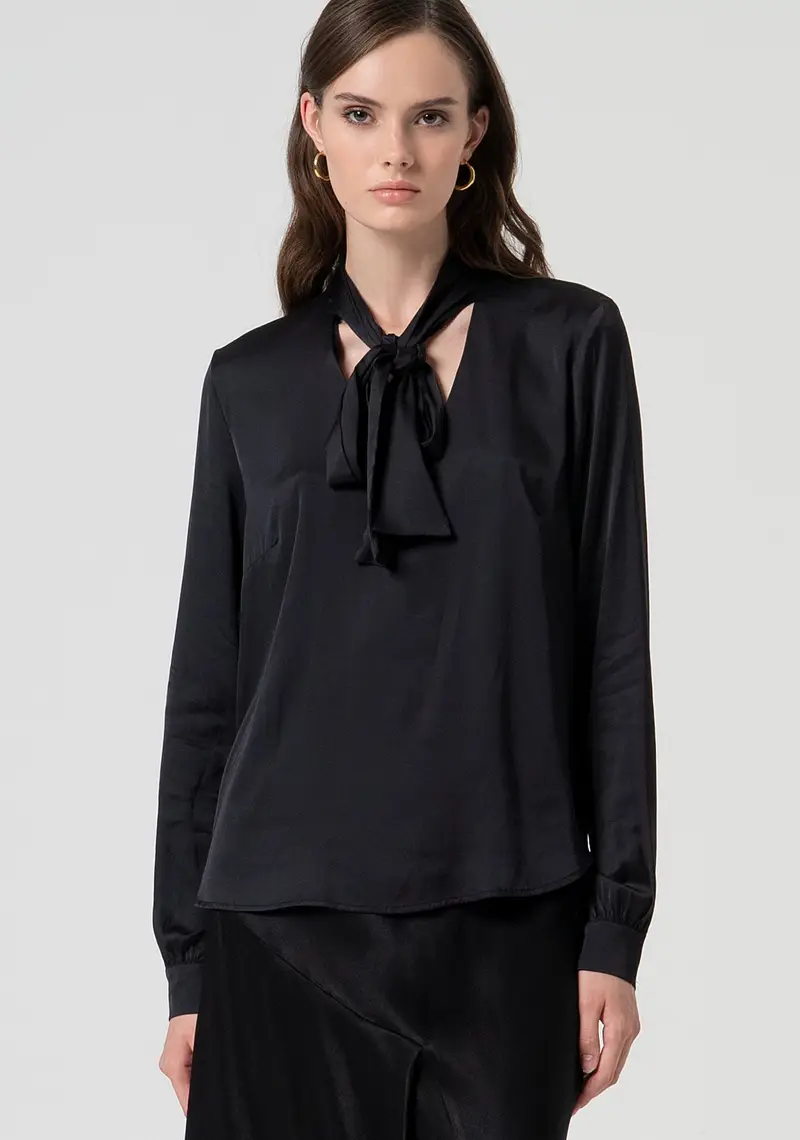 Blusa regular in raso