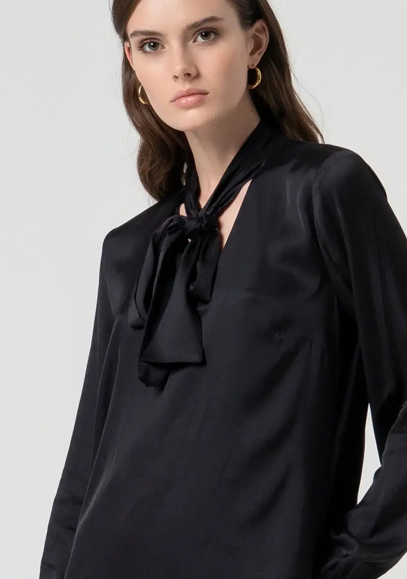 Blusa regular in raso miniatura 2