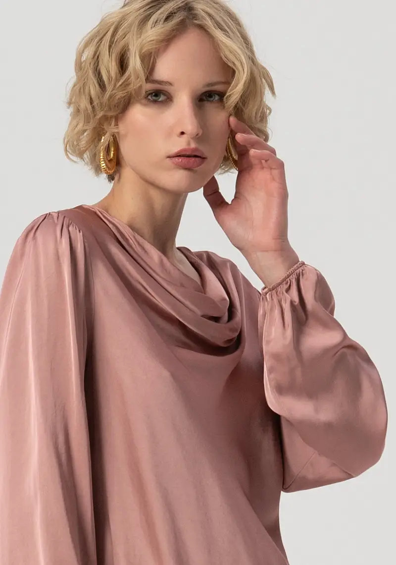 Blusa regular in raso miniatura 2