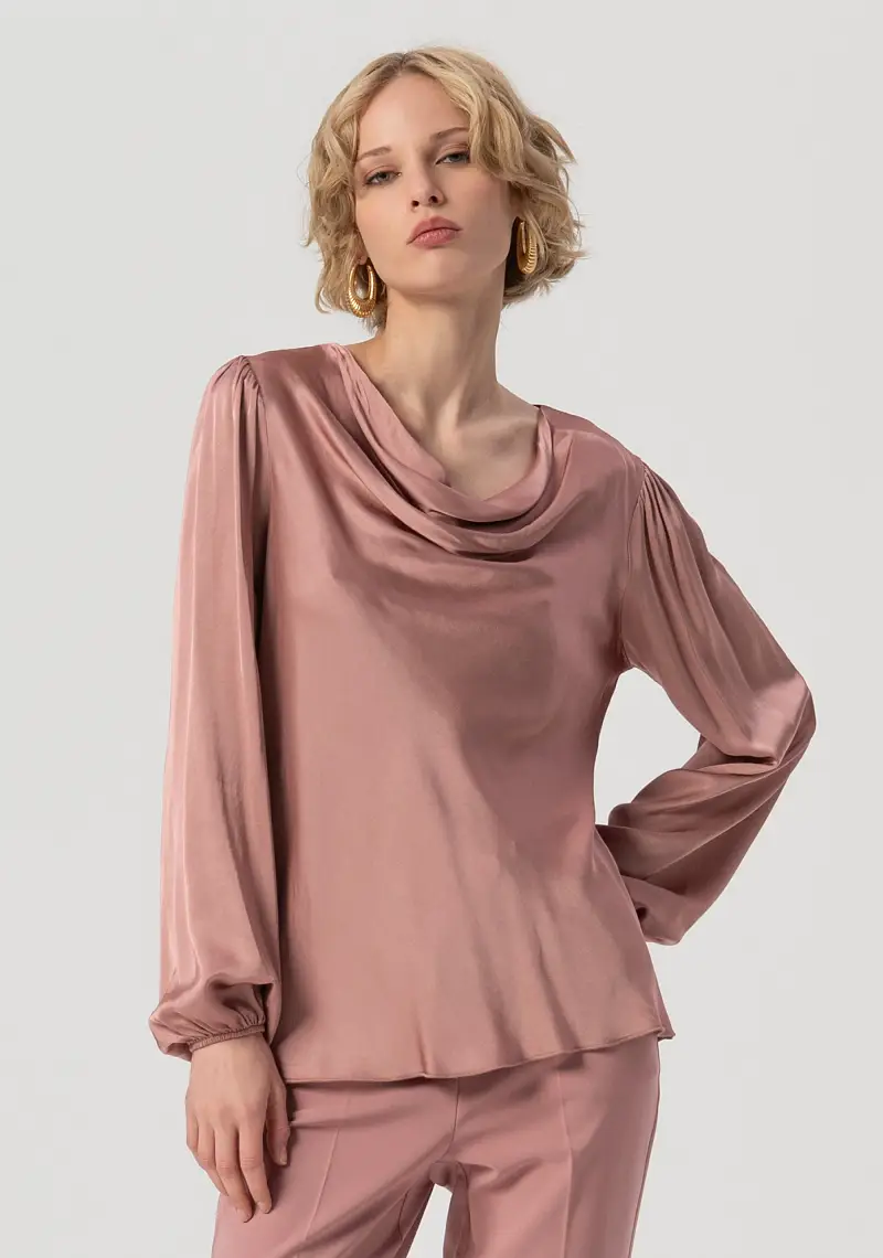Blusa regular in raso