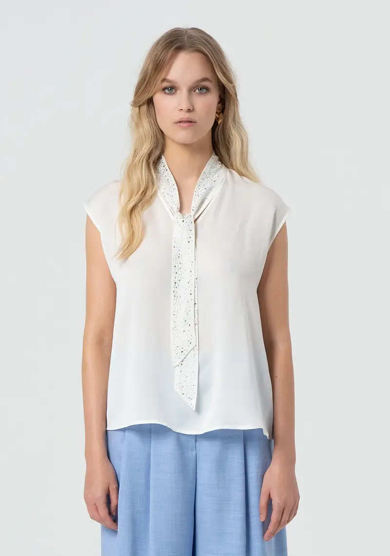 Blusa senza maniche con seta