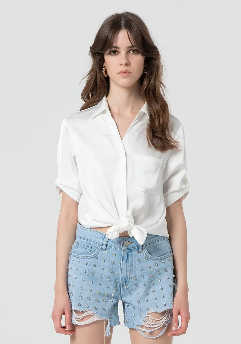 Camicia cropped con nodo in raso