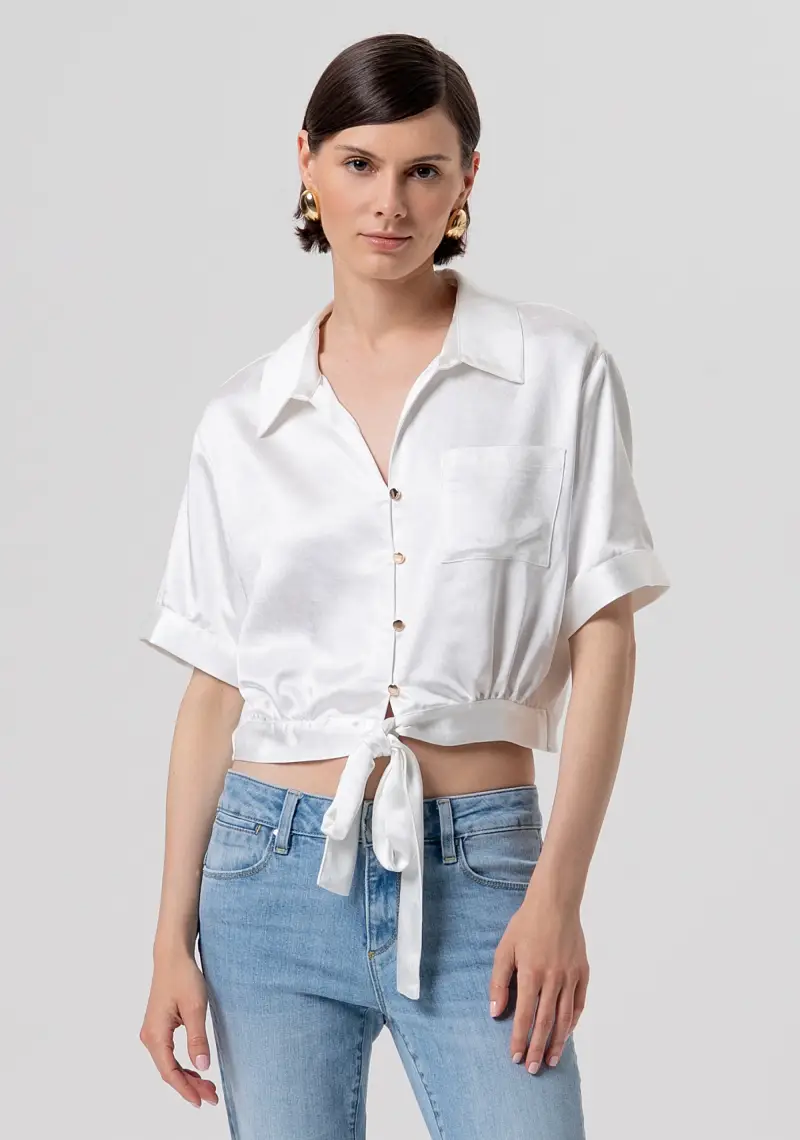 Camicia cropped in raso con nodo