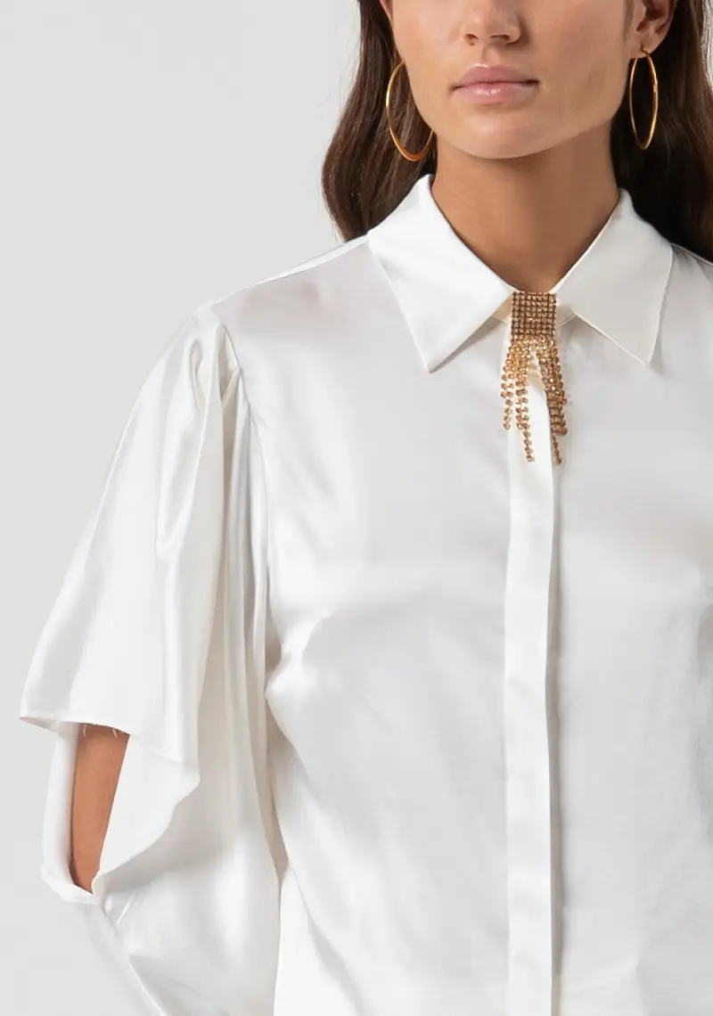 Camicia regular con accessorio gioiello sul collo miniatura 2