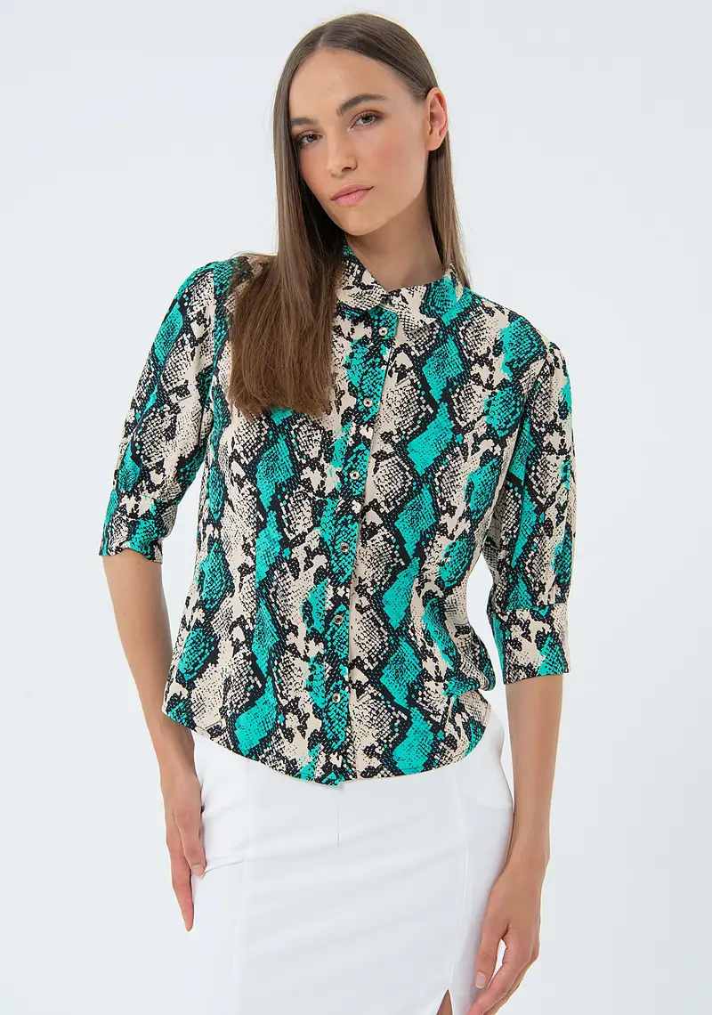 Camicia regular in fantasia animalier