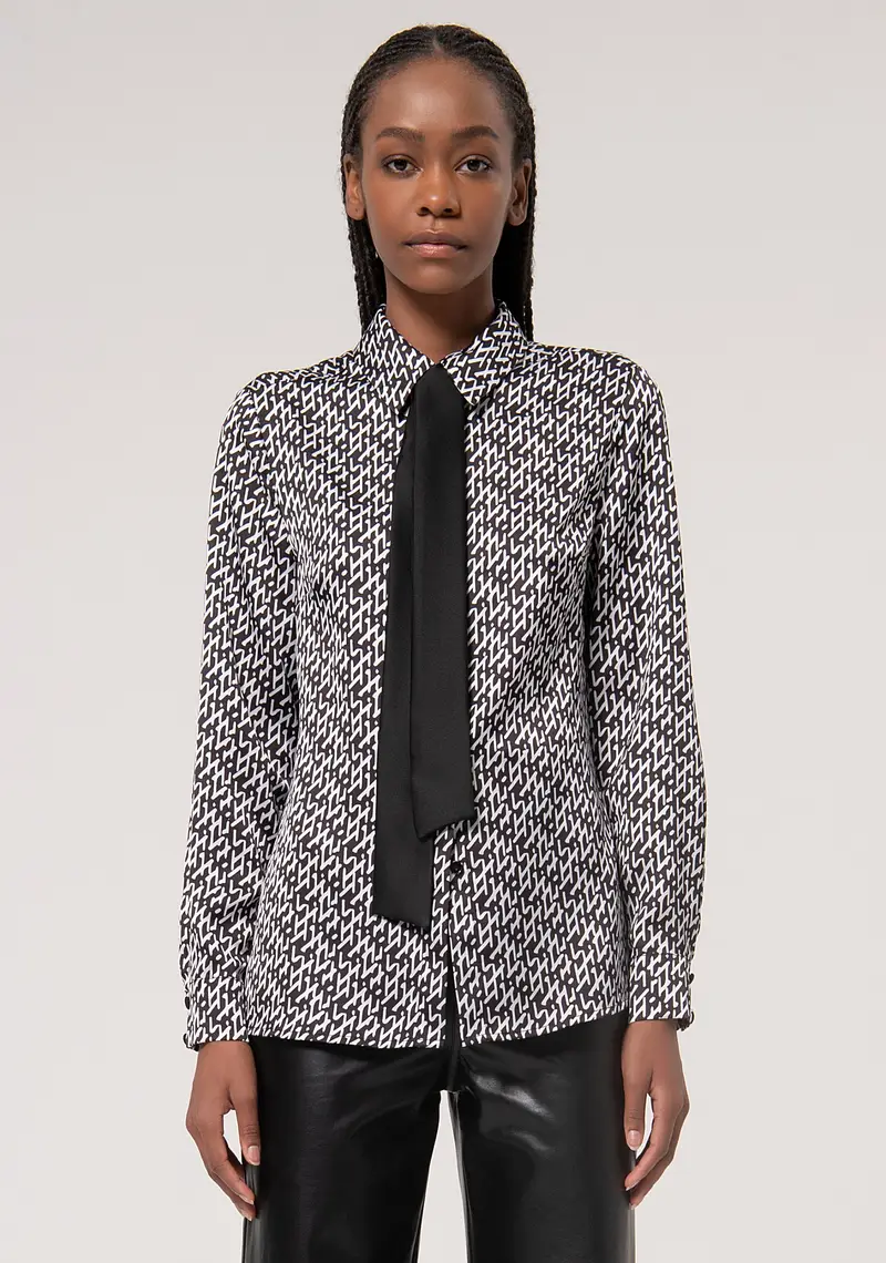 Camicia regular in fantasia astratta