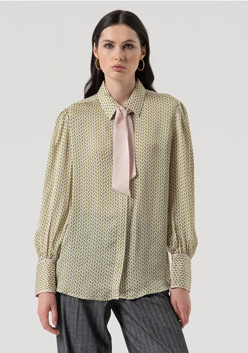 Camicia regular in fantasia geometrica con seta