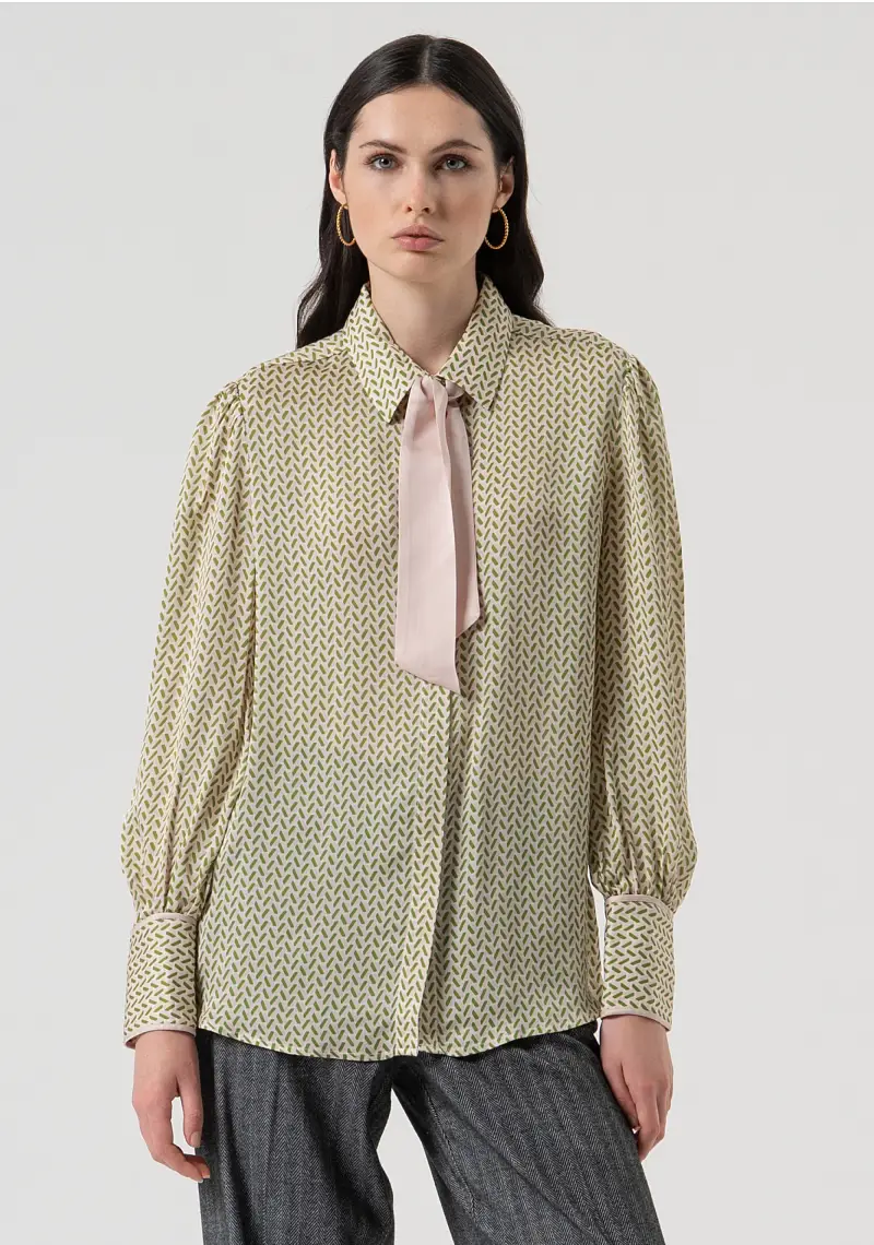 Camicia regular in fantasia geometrica con seta