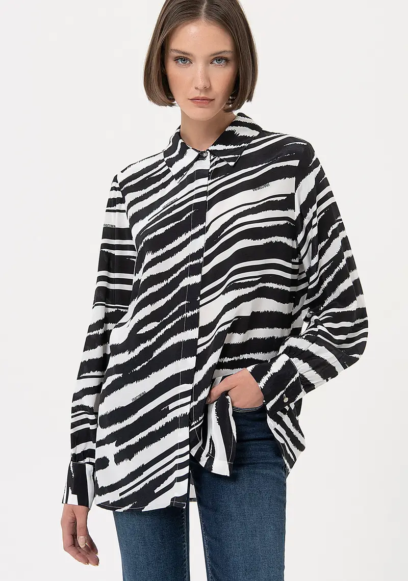 Camicia regular in fantasia zebrata