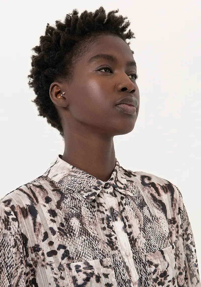 Camicia regular in georgette con fantasia animalier