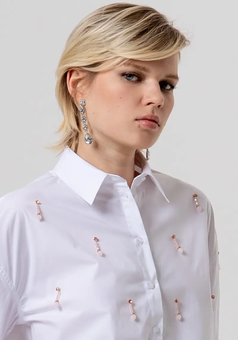Camicia regular in popeline con applicazioni gioiello miniatura 2