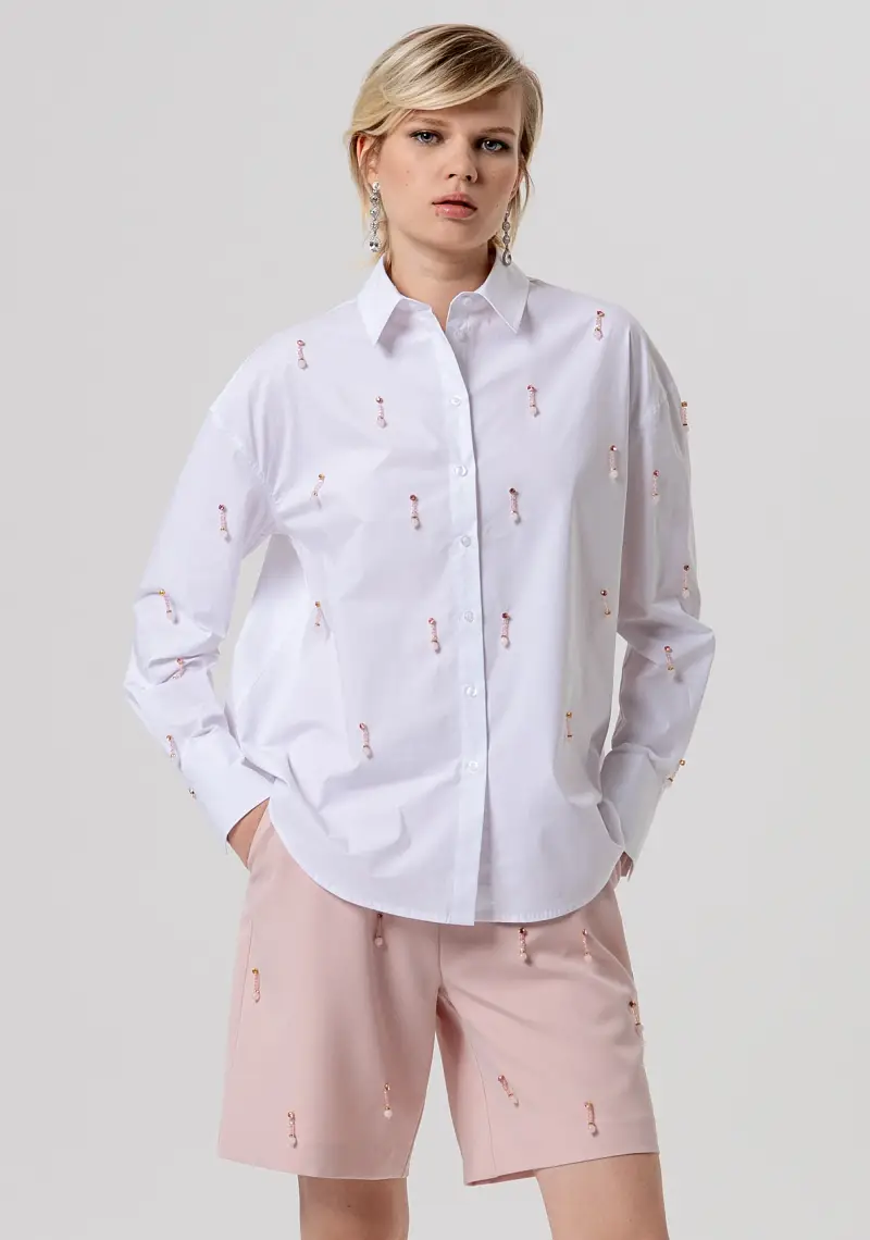 Camicia regular in popeline con applicazioni gioiello