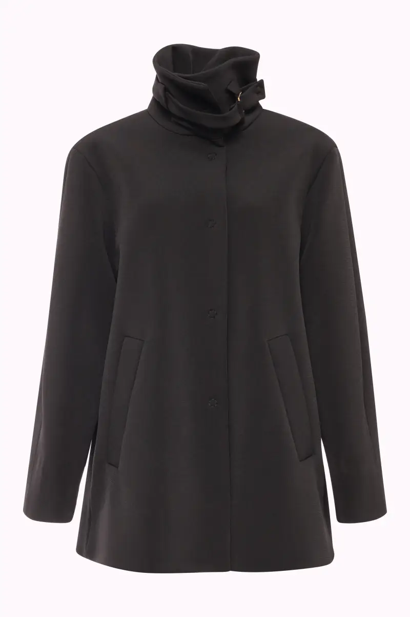 Cappotto Corto con Collo Alto a Imbuto e Fibbia