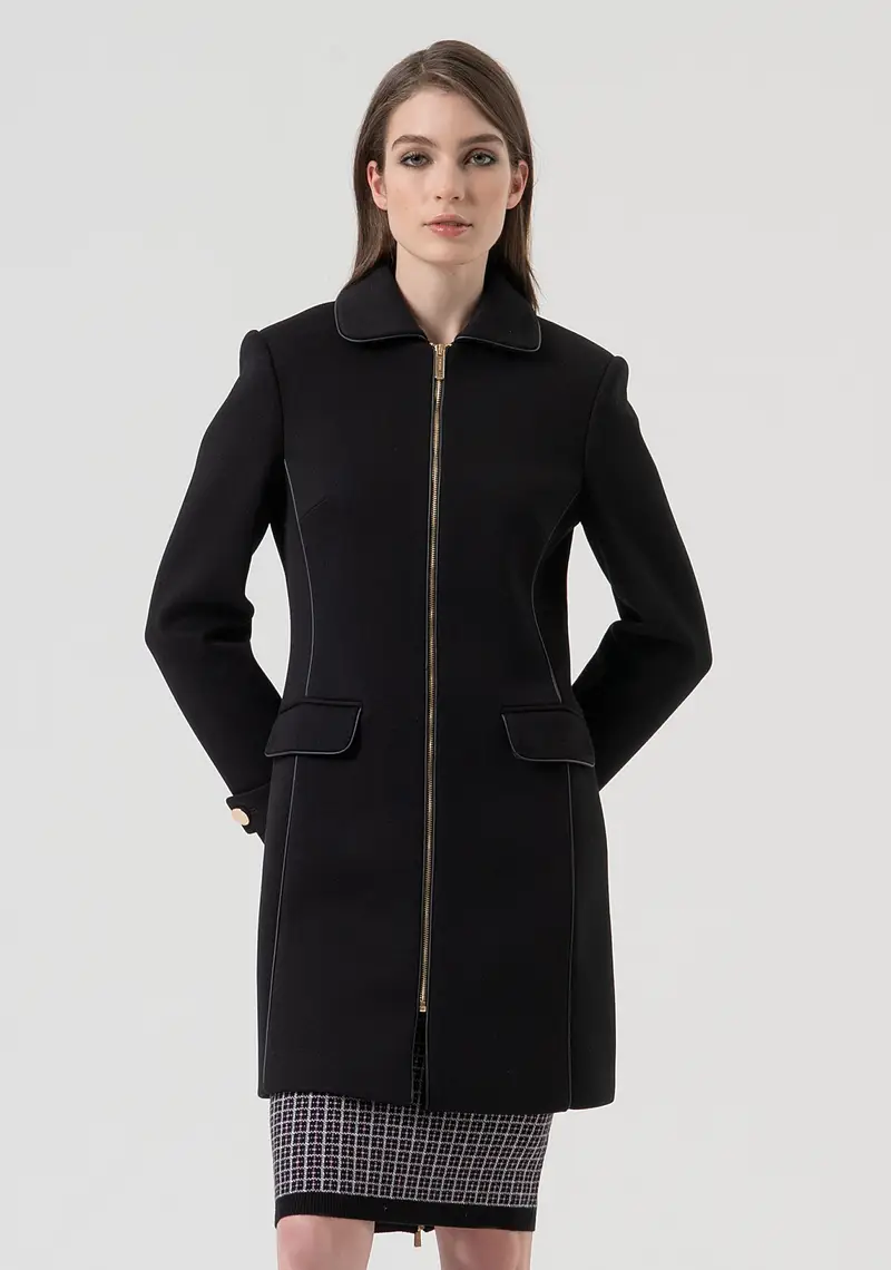 Cappotto slim con zip centrale per apertura