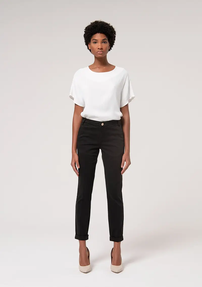 Chino slim in raso di cotone