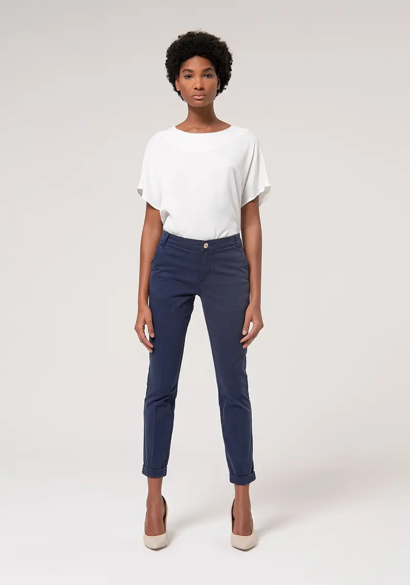 Chino slim in raso di cotone