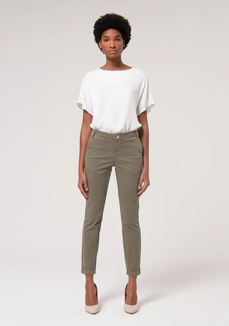 Chino slim in raso di cotone