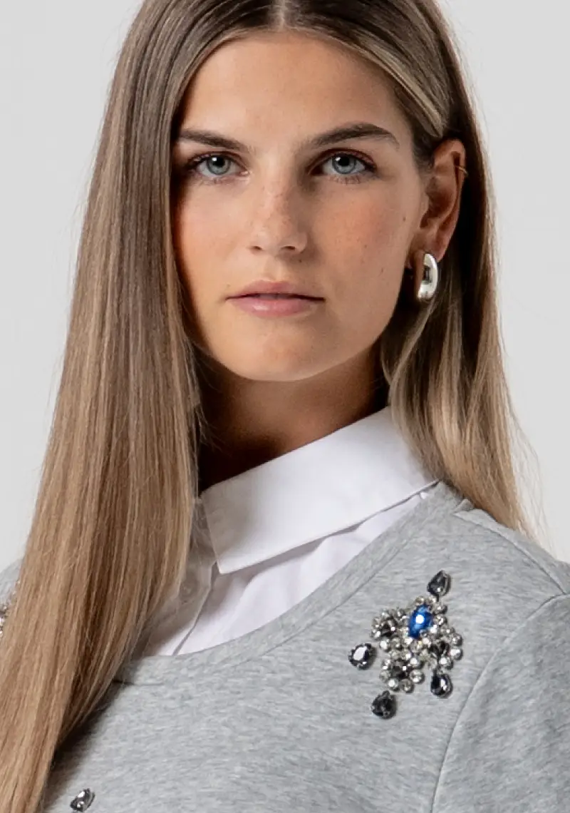 Felpa cropped con applicazioni gioiello miniatura 2