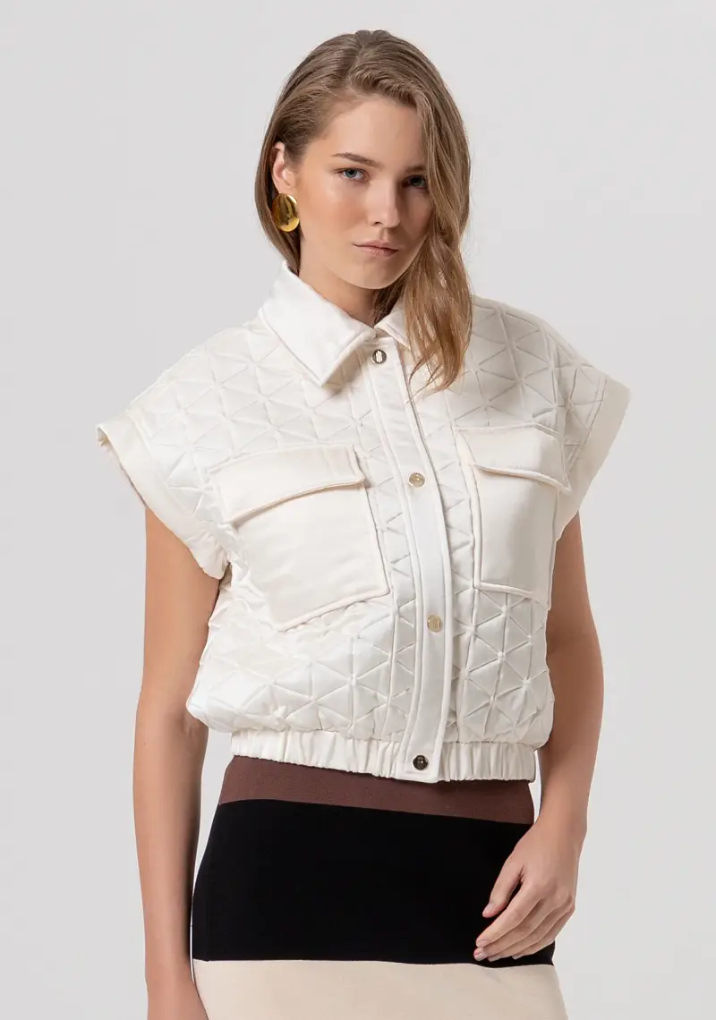 Giacca imbottita senza maniche con tasconi sul petto