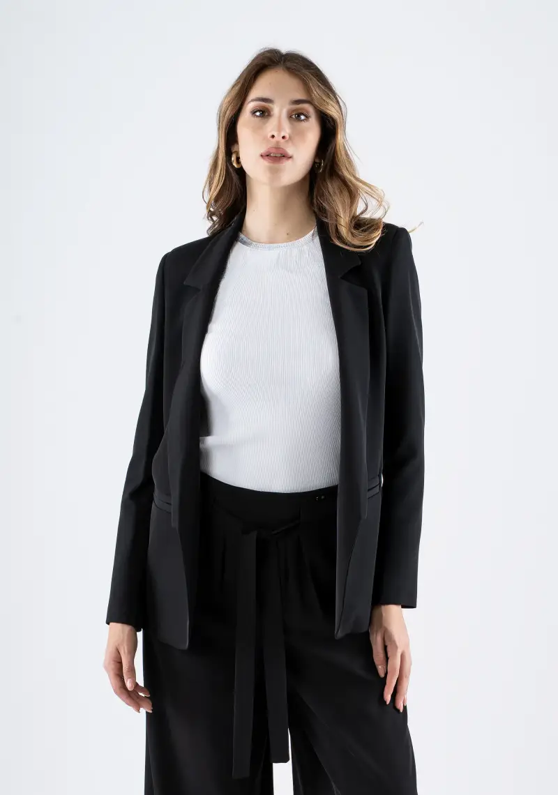 Giacca monopetto elegante con tasche a filetto