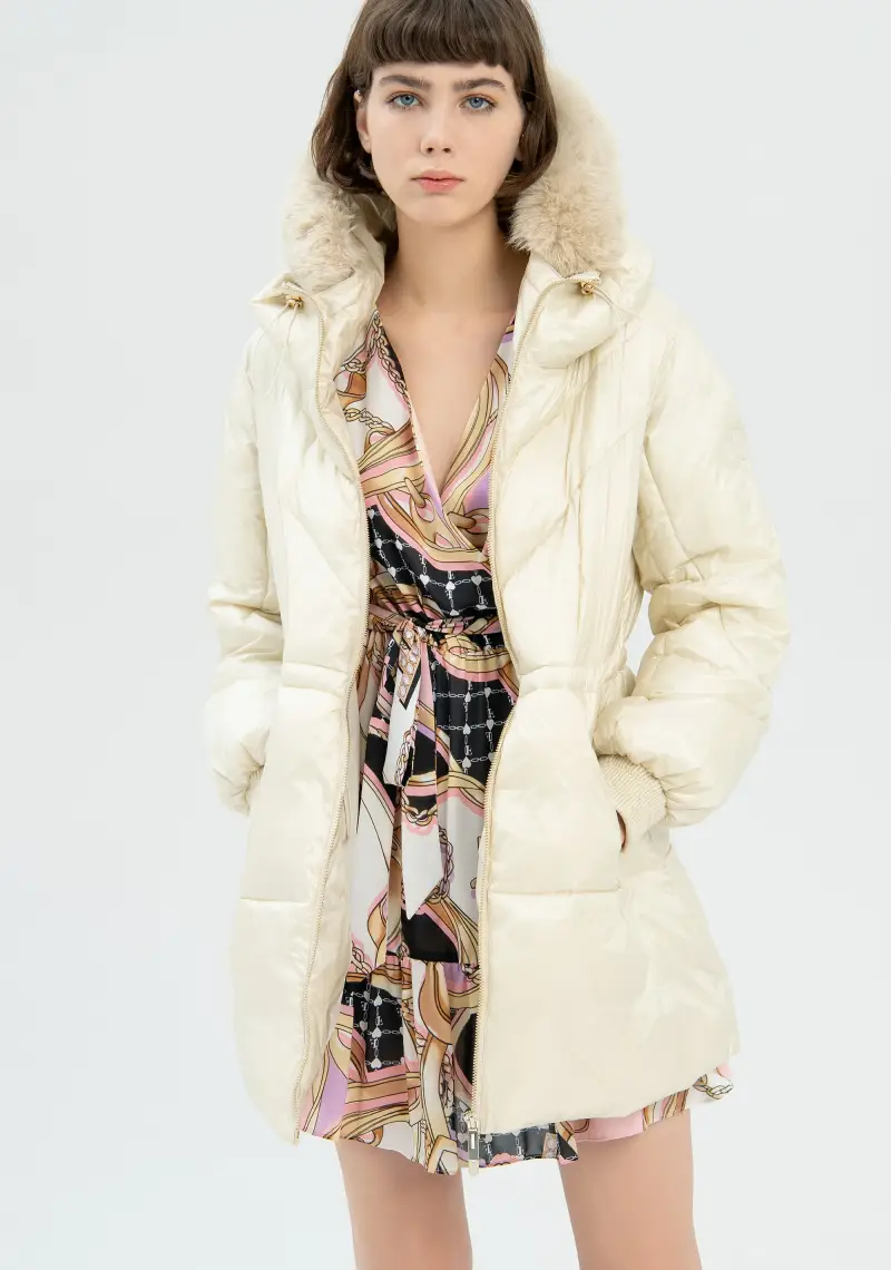 Giacca slim imbottita midi in nylon trapuntato