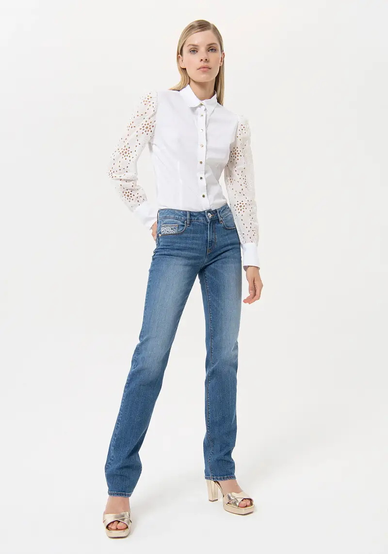 Jeans linea diritta in denim con lavaggio medio