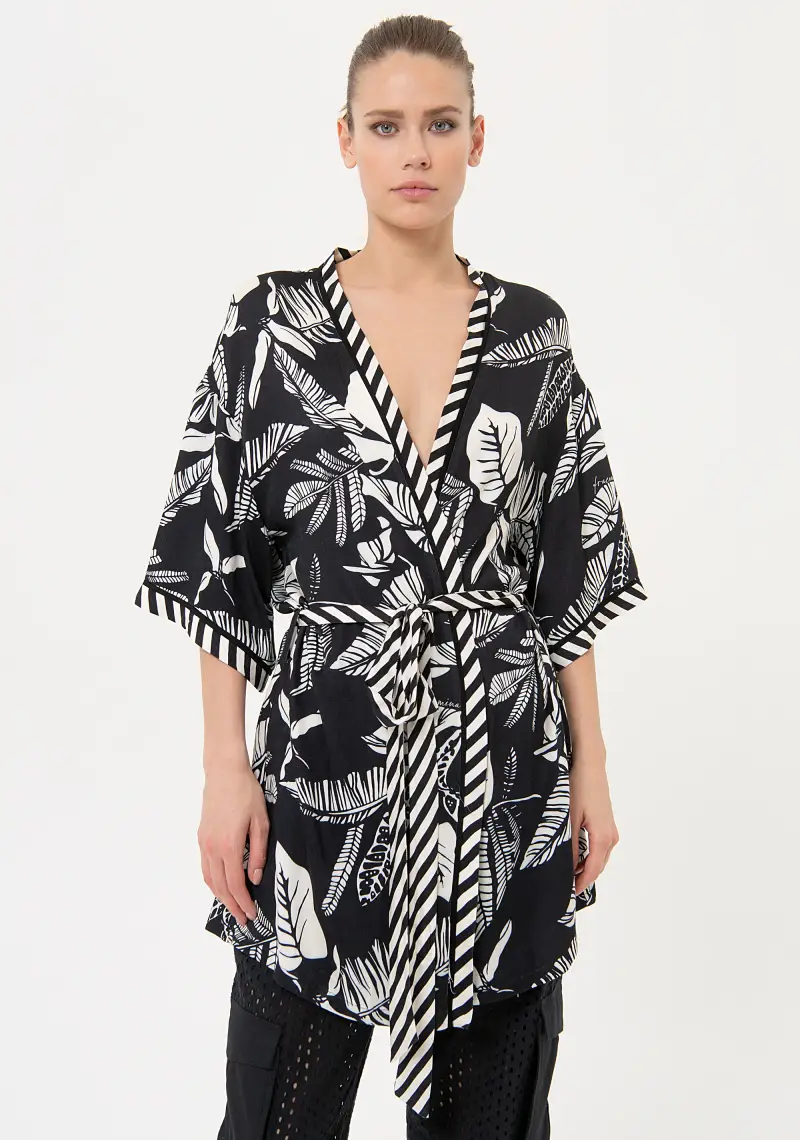 Kimono regular in fantasia righe e floreale