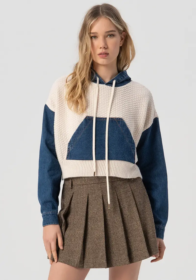 Maglia over con cappuccio in denim