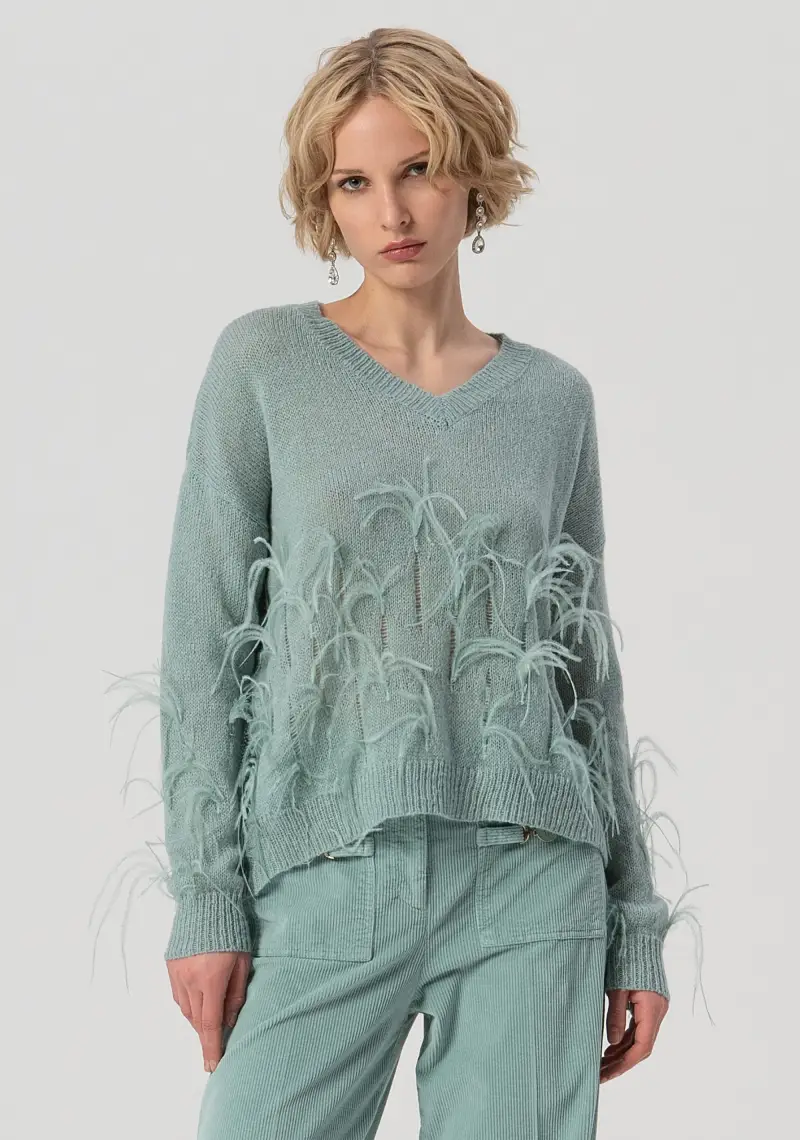 Maglia over con piume applicate