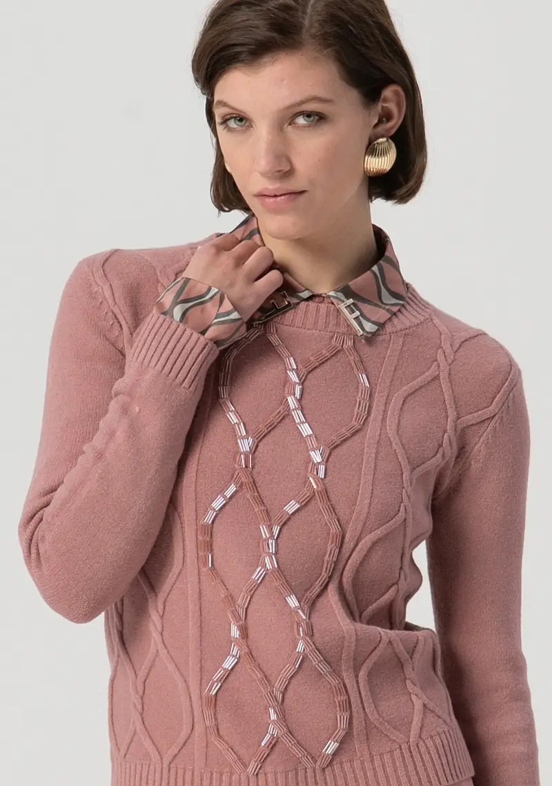 Fracomina Maglia slim rosa con punto treccia e baguette applicate miniatura 2