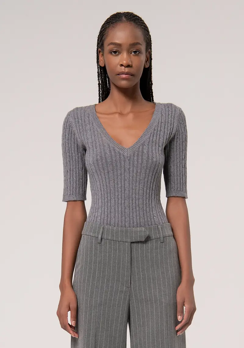 Maglia slim con punto treccia