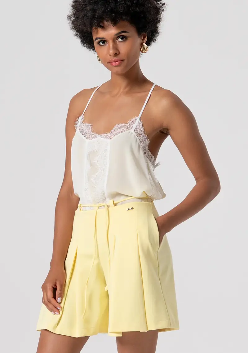 Pantaloncino regular con pieghe miniatura 2