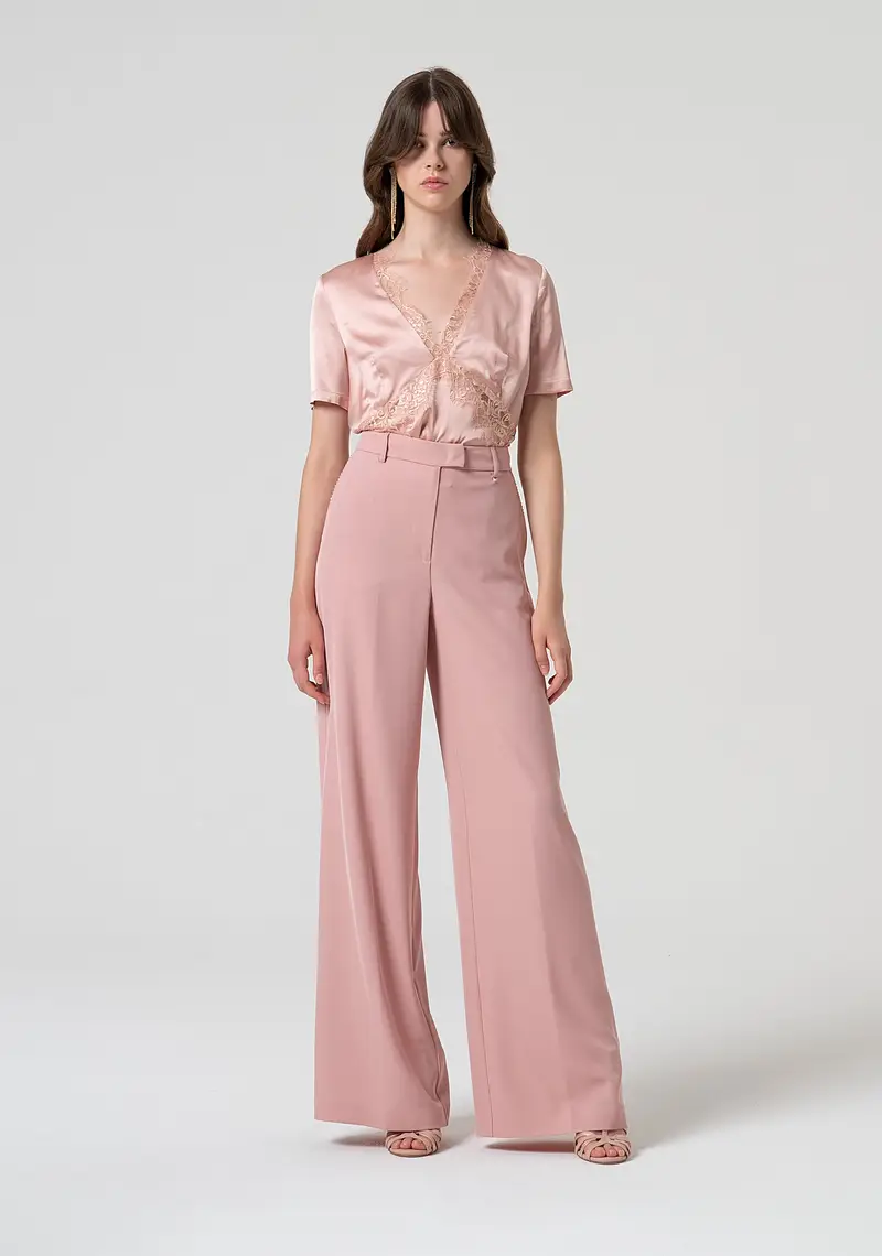 Pantalone a palazzo con vita alta