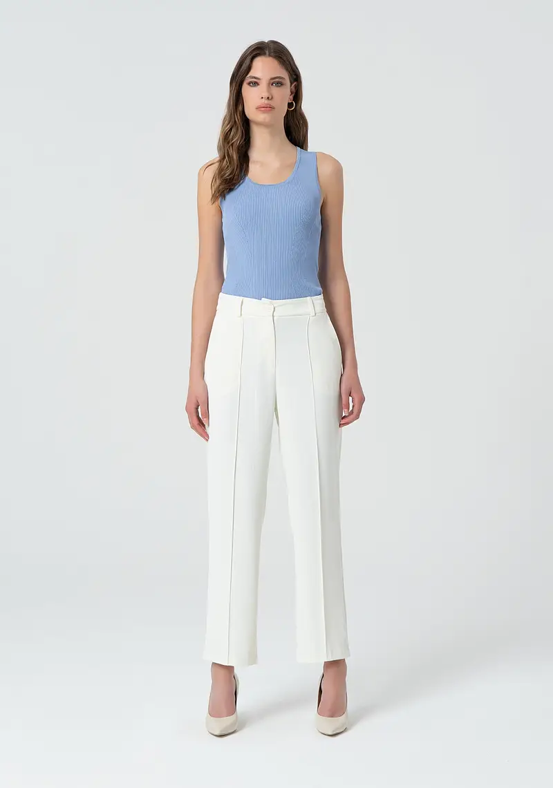 Pantalone a sigaretta a vita alta