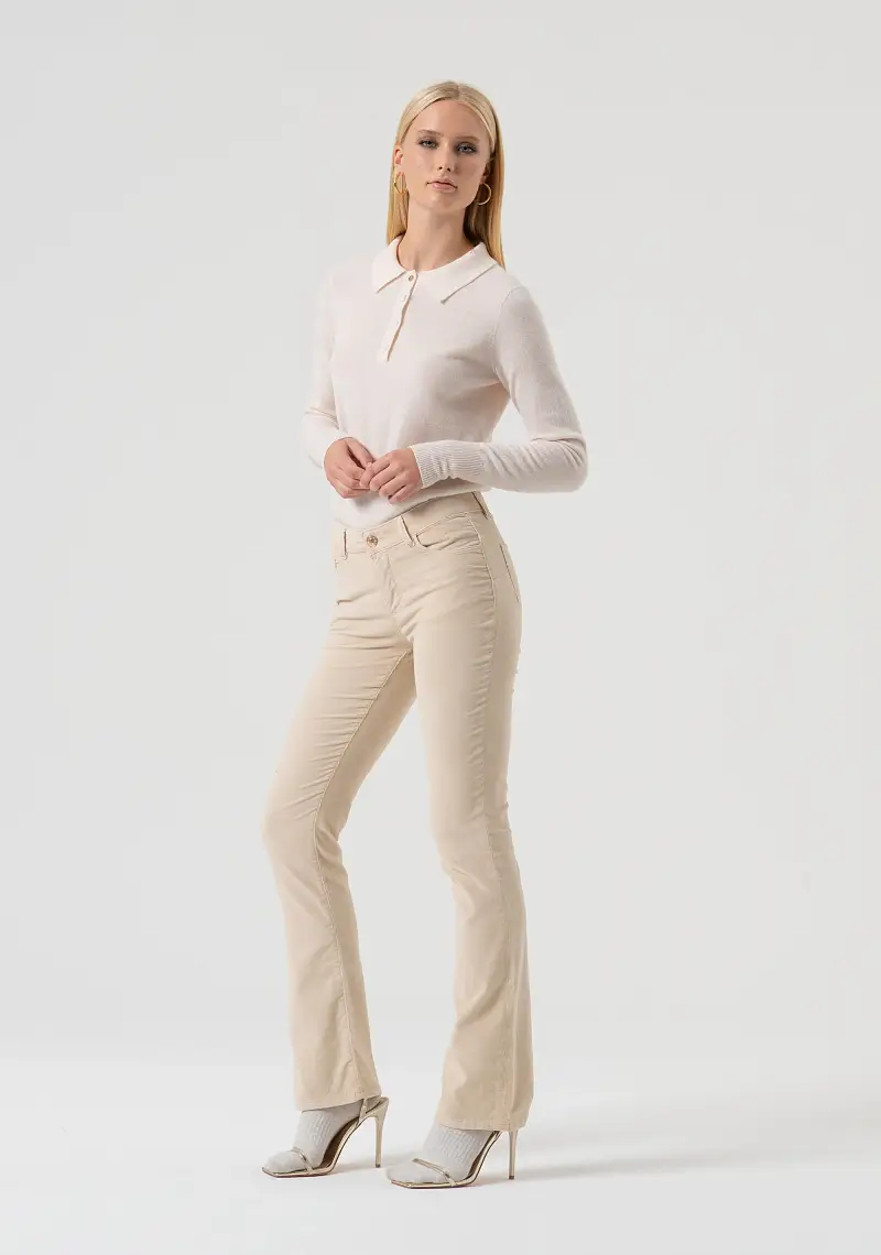 Pantalone bootcut effetto push up in velluto 1000 righe