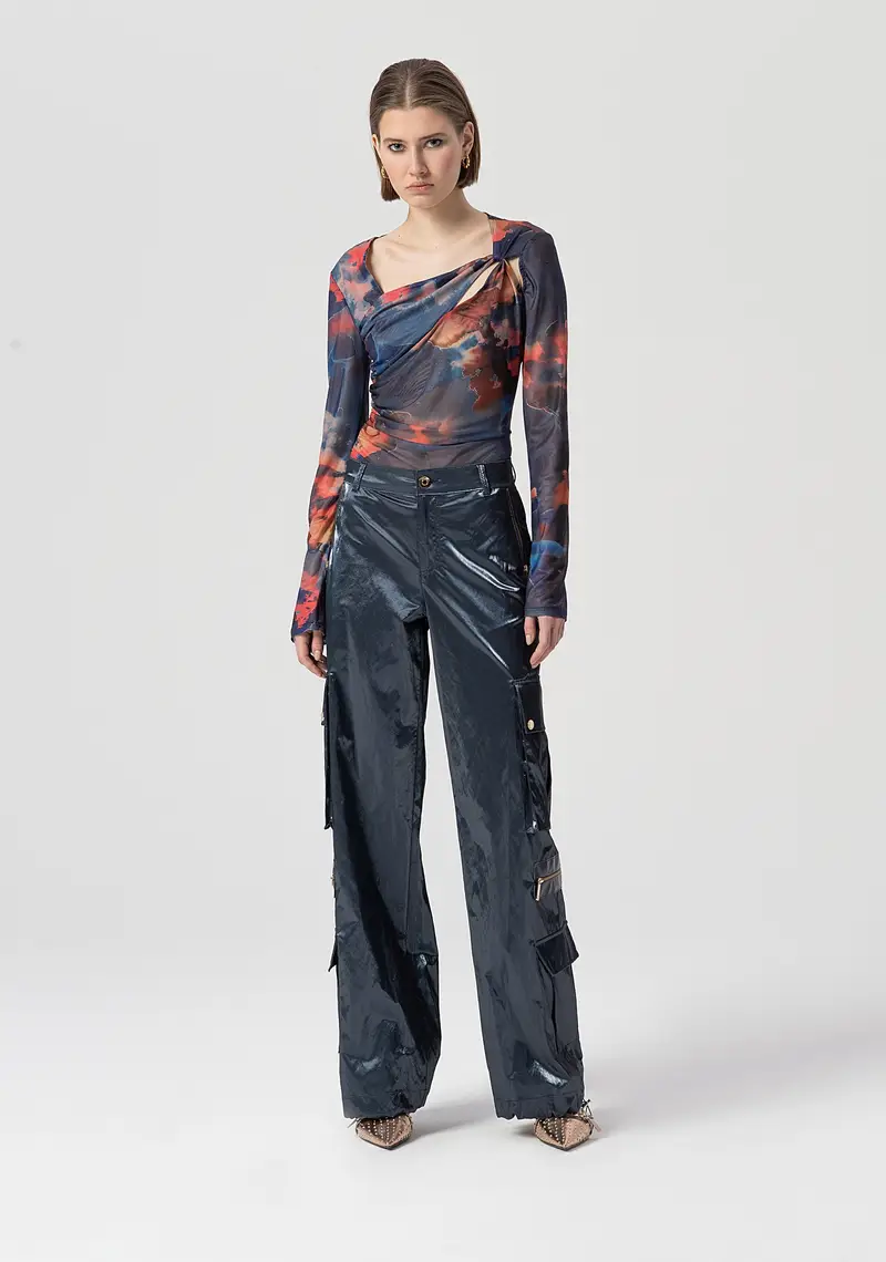 Pantalone cargo in tessuto lucido