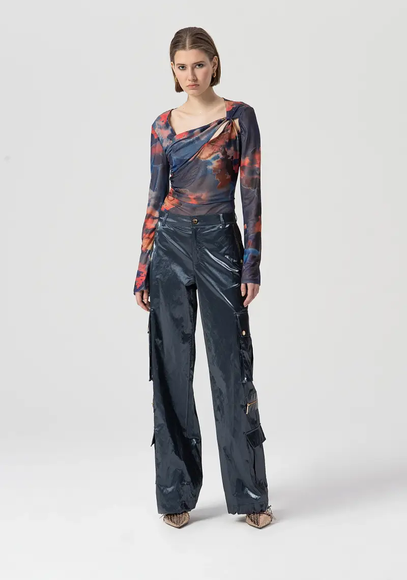 Pantalone cargo in tessuto lucido