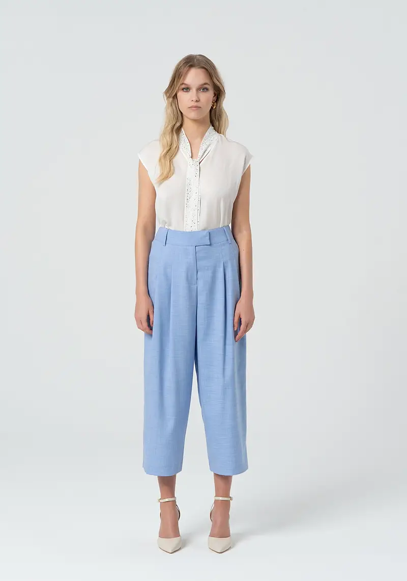 Pantalone carrot con vita alta