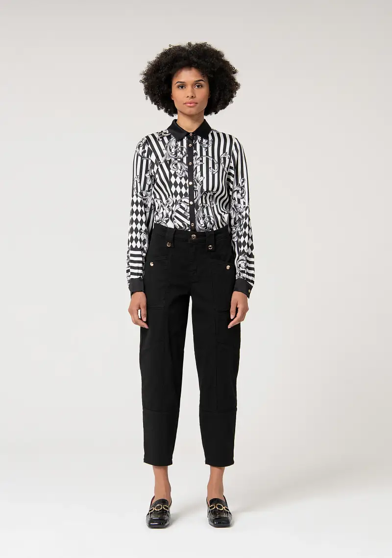 Pantalone carrot in gabardine stretch