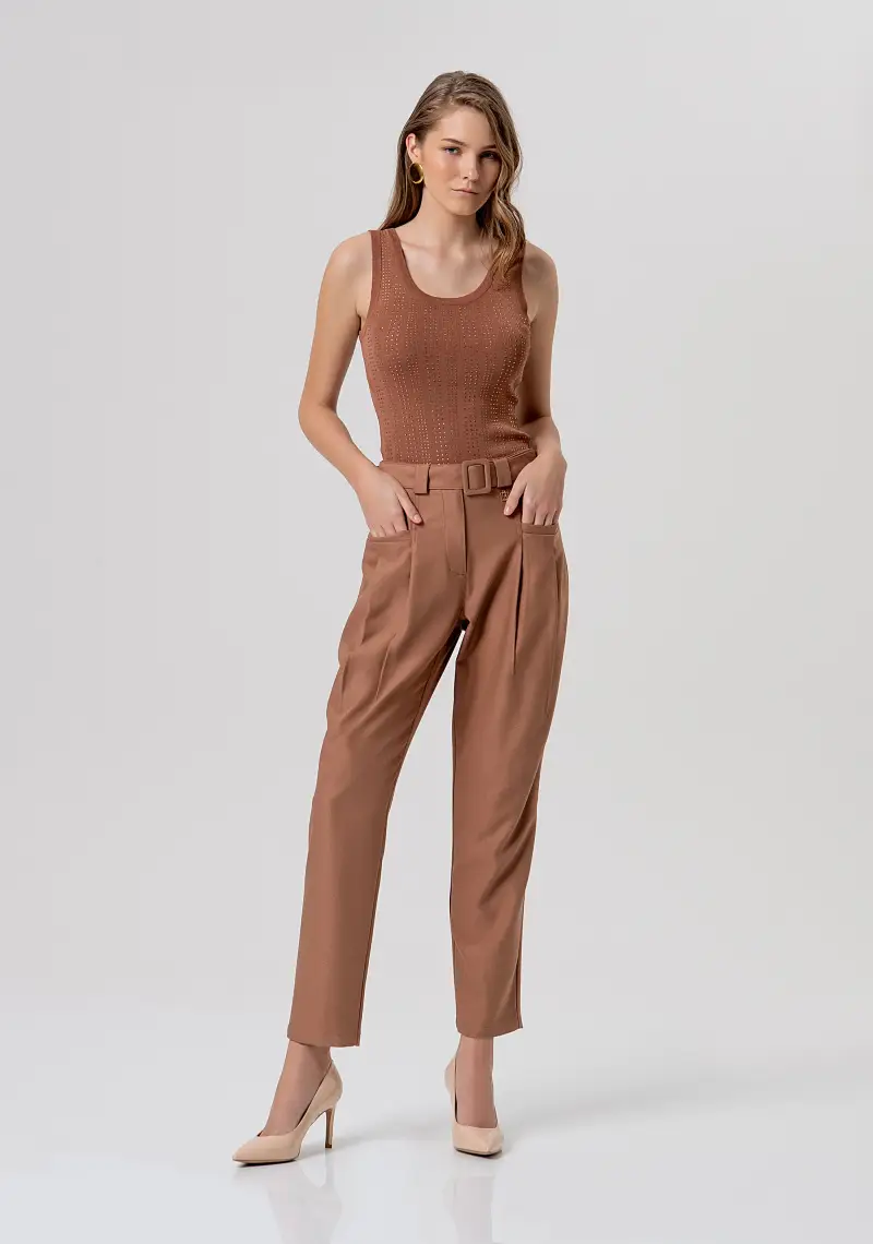 Pantalone carrot in punto milano