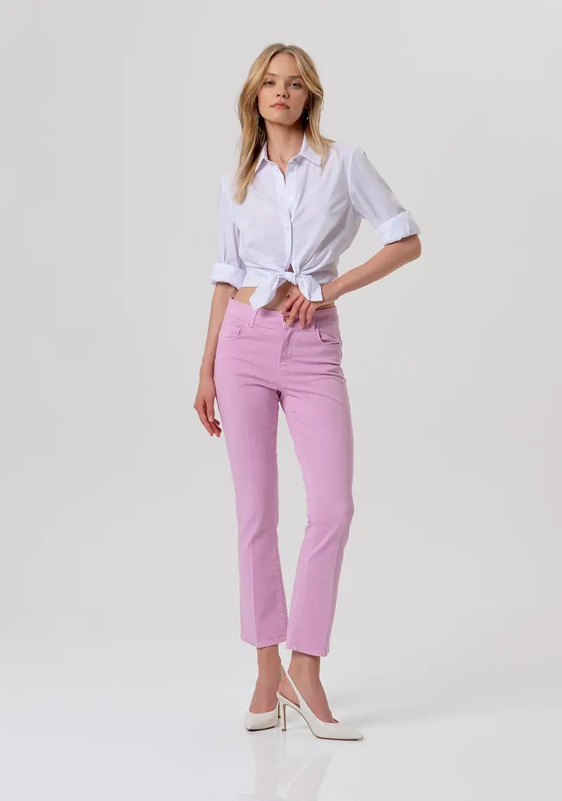 Pantalone cropped effetto push up in gabardina