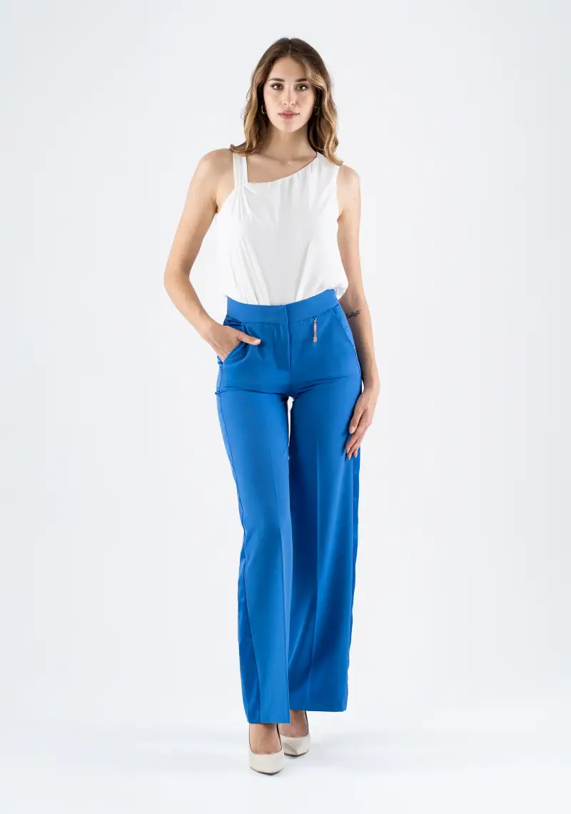 Pantalone palazzo elegante con vita alta e tasche