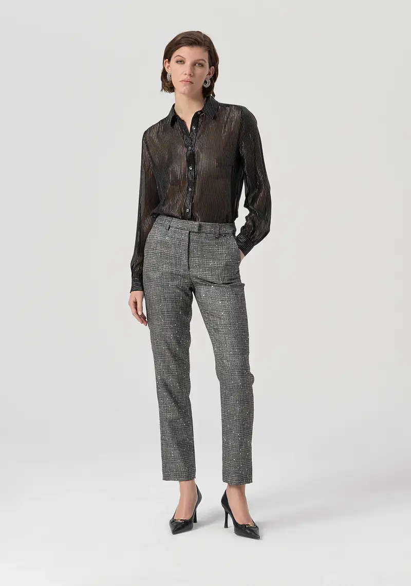 Pantalone regular a sigaretta in tweed con paillettes applicate