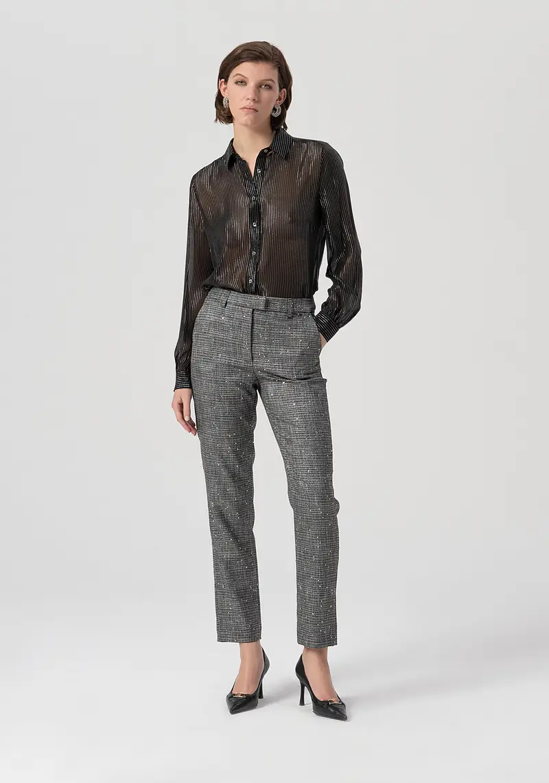 Pantalone regular a sigaretta in tweed con paillettes applicate