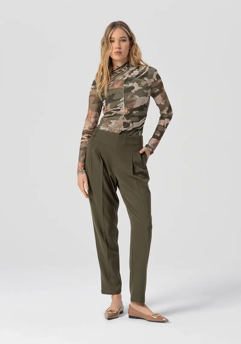 Pantalone regular con vita alta