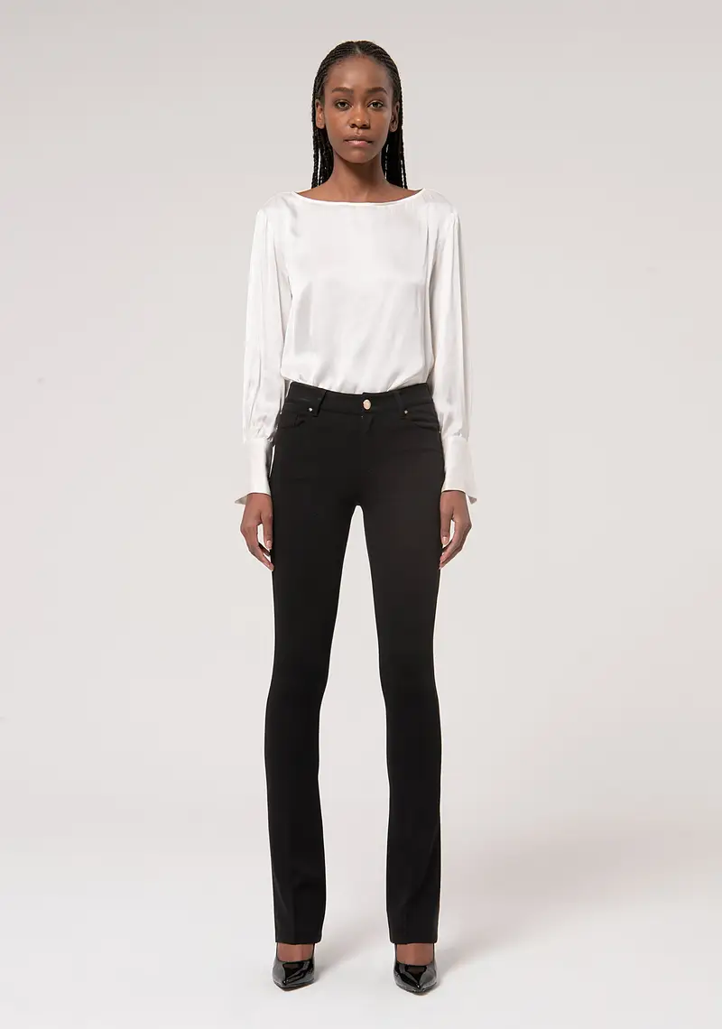 Pantalone regular effetto perfect shape in tessuto stretch