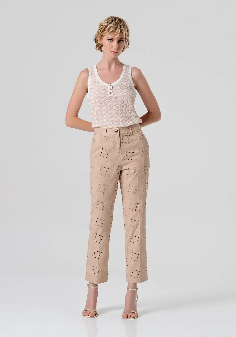 Pantalone regular modello chino in pizzo San Gallo